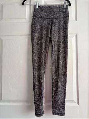 Aerie Grey and White Patterned Leggings with Zipper Pocket